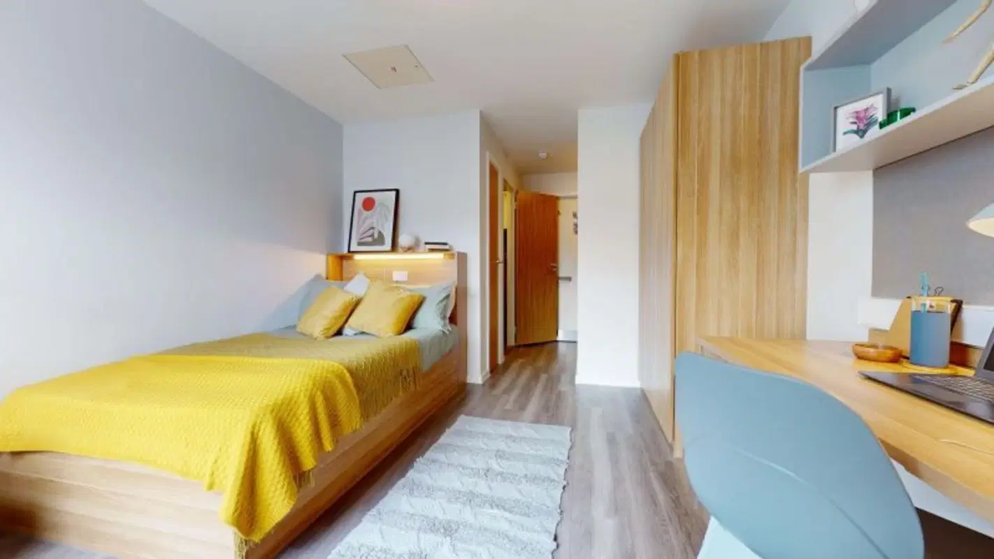 iQ Sterling Court, London – Bronze Studio-2627
