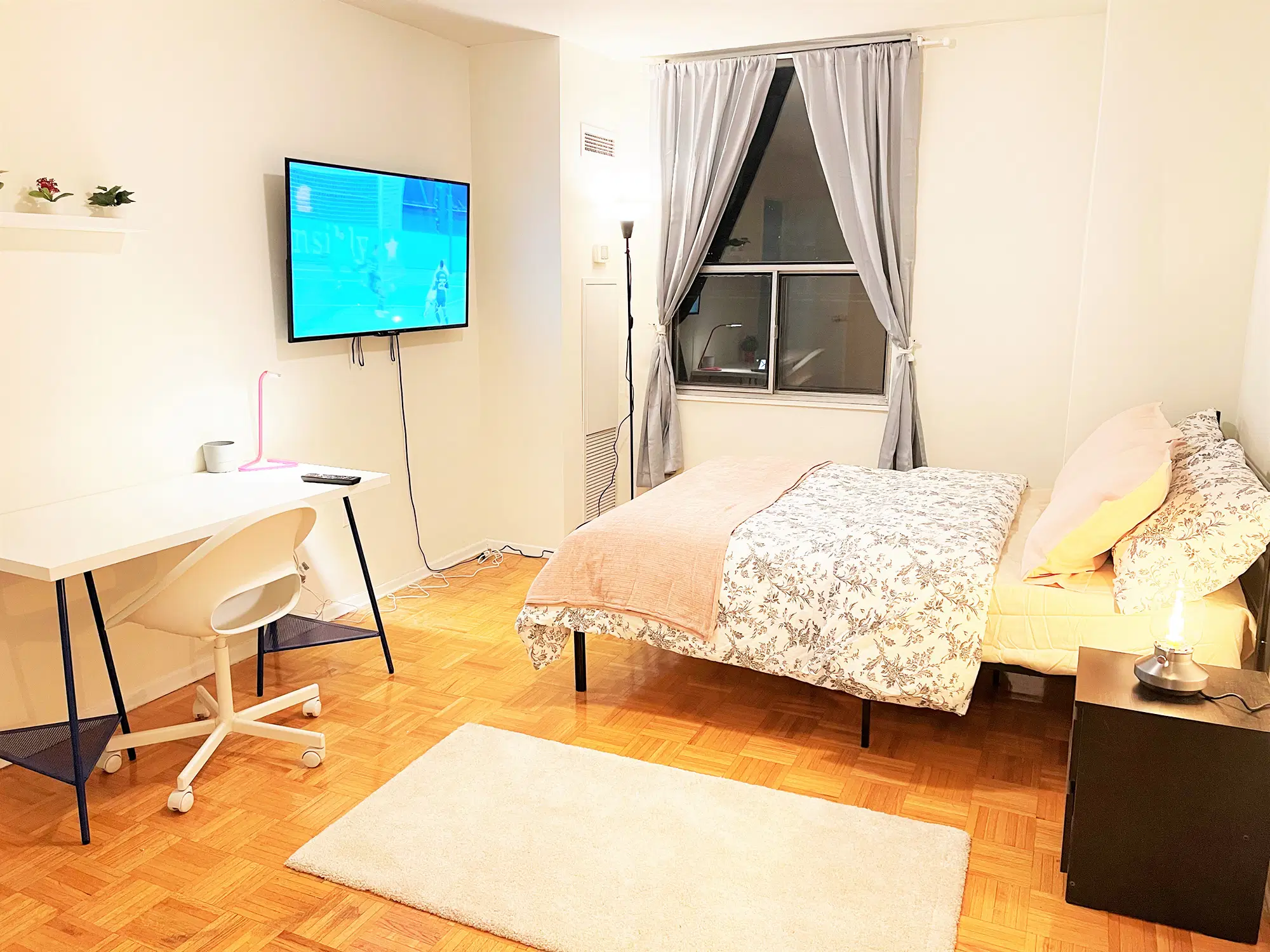 Pearson Housing Carlton Street, Toronto – Silver Plus Room