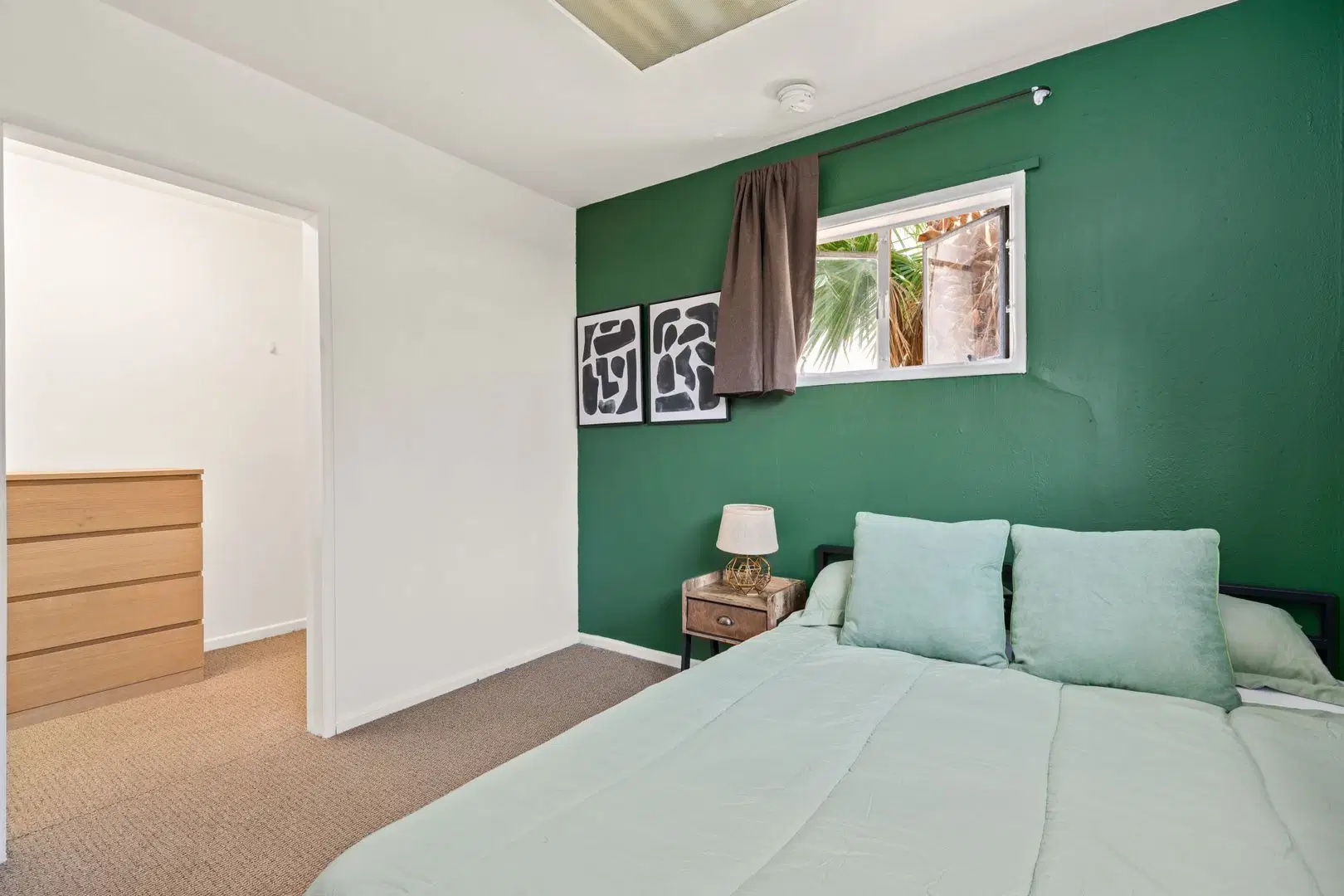 832 Hilgard Ave, Los Angeles – Single Room with a Common Bathroom