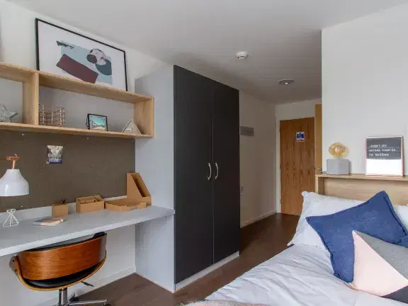 Bailey Fields, Sheffield – Deluxe Silver En Suite