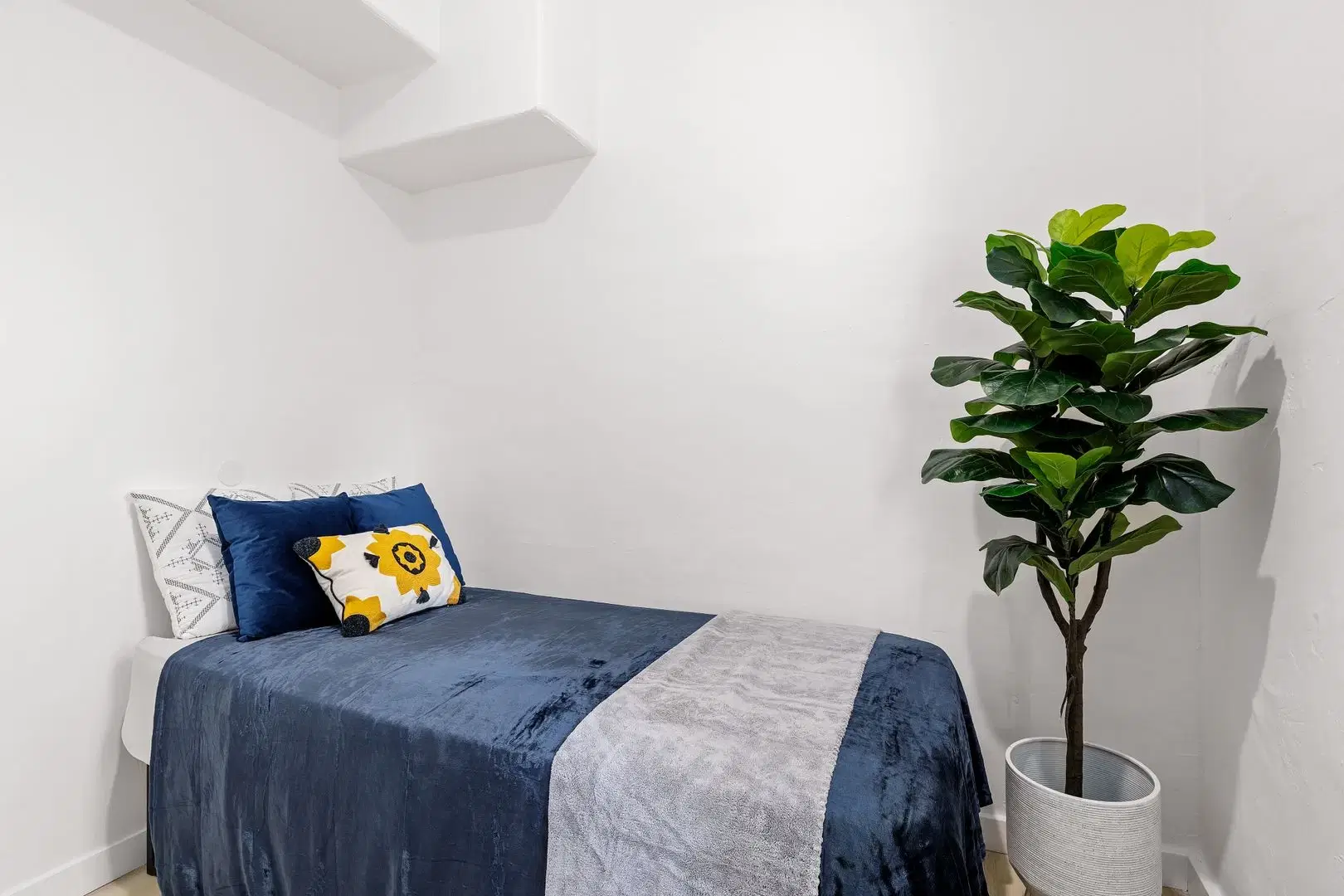 840 Hilgard Ave, Los Angeles – Twin/Shared Room With A Common Bathroom