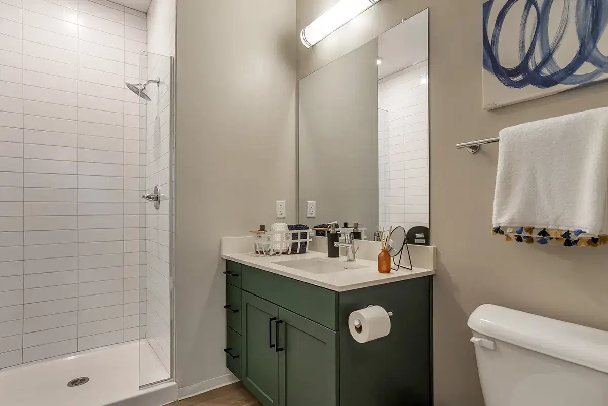 Uncommon Auburn, Auburn – Bathroom