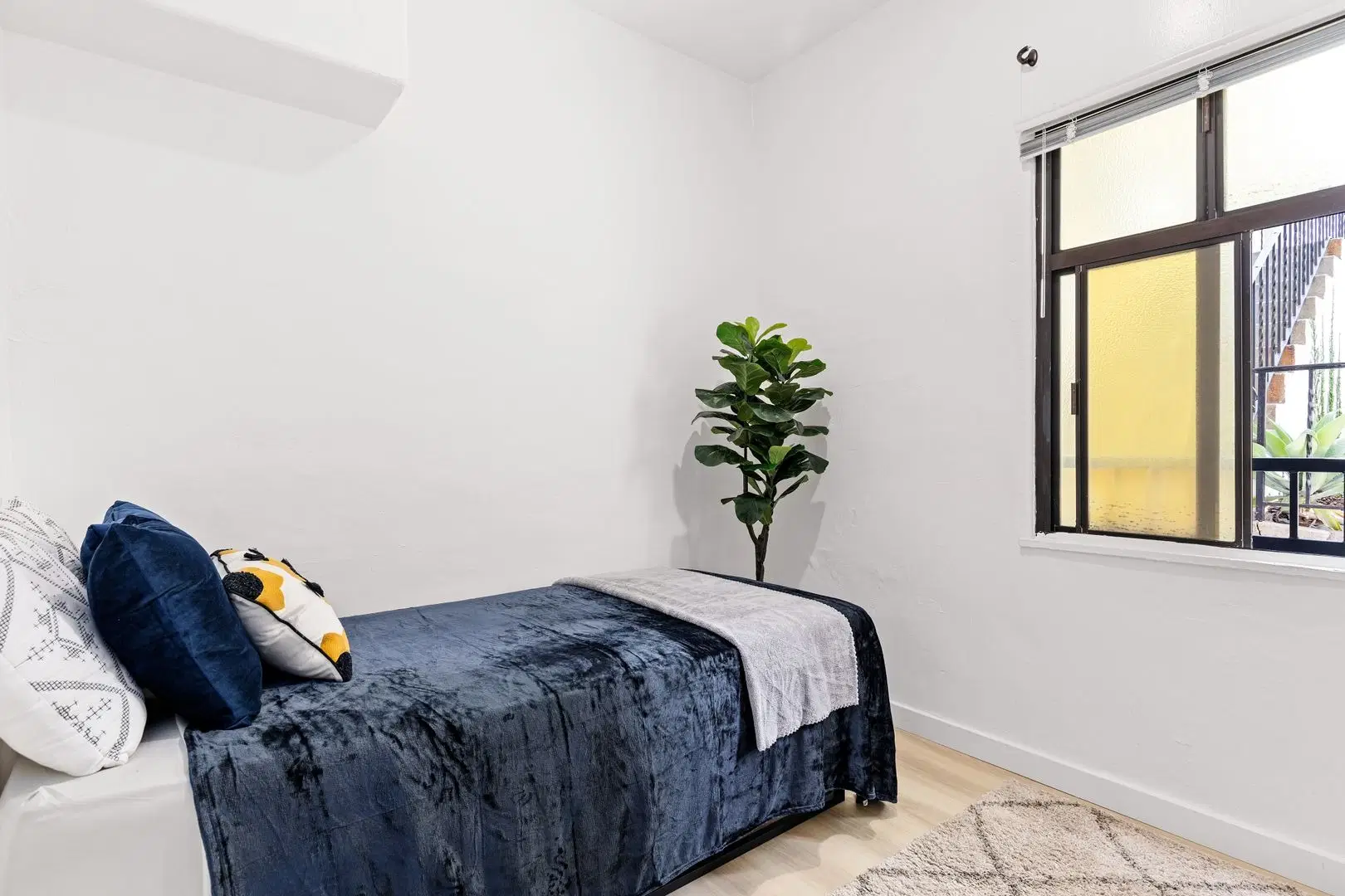 840 Hilgard Ave, Los Angeles – Single Room With A Common Bathroom