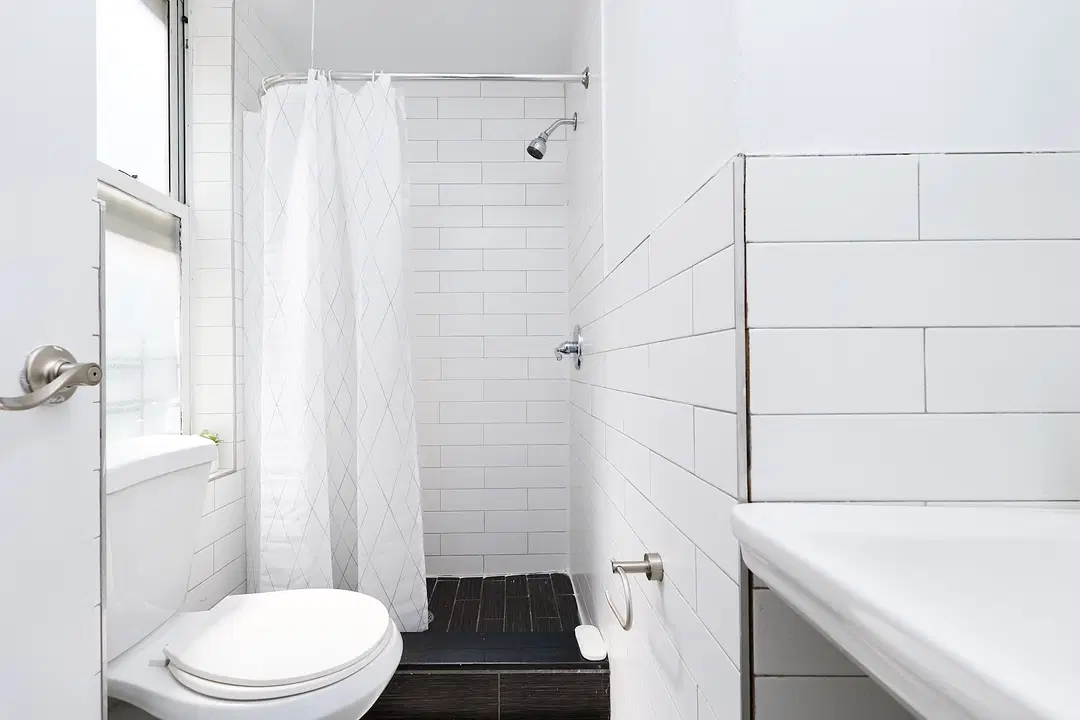 W 141st St, New York – Bathroom