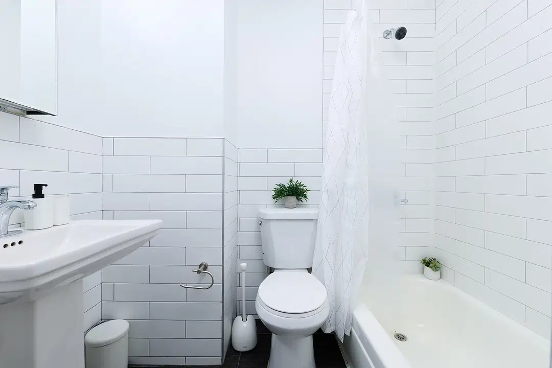 W 141st St, New York – Bathroom