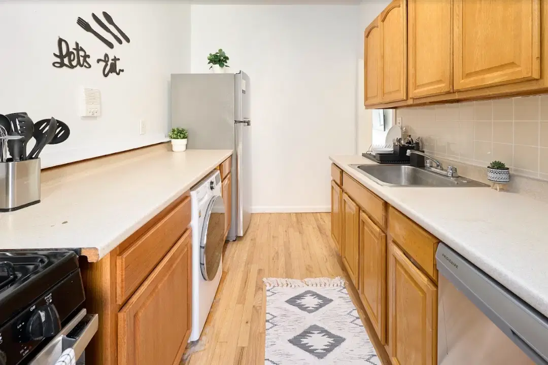 W 139th St, New York – Kitchen