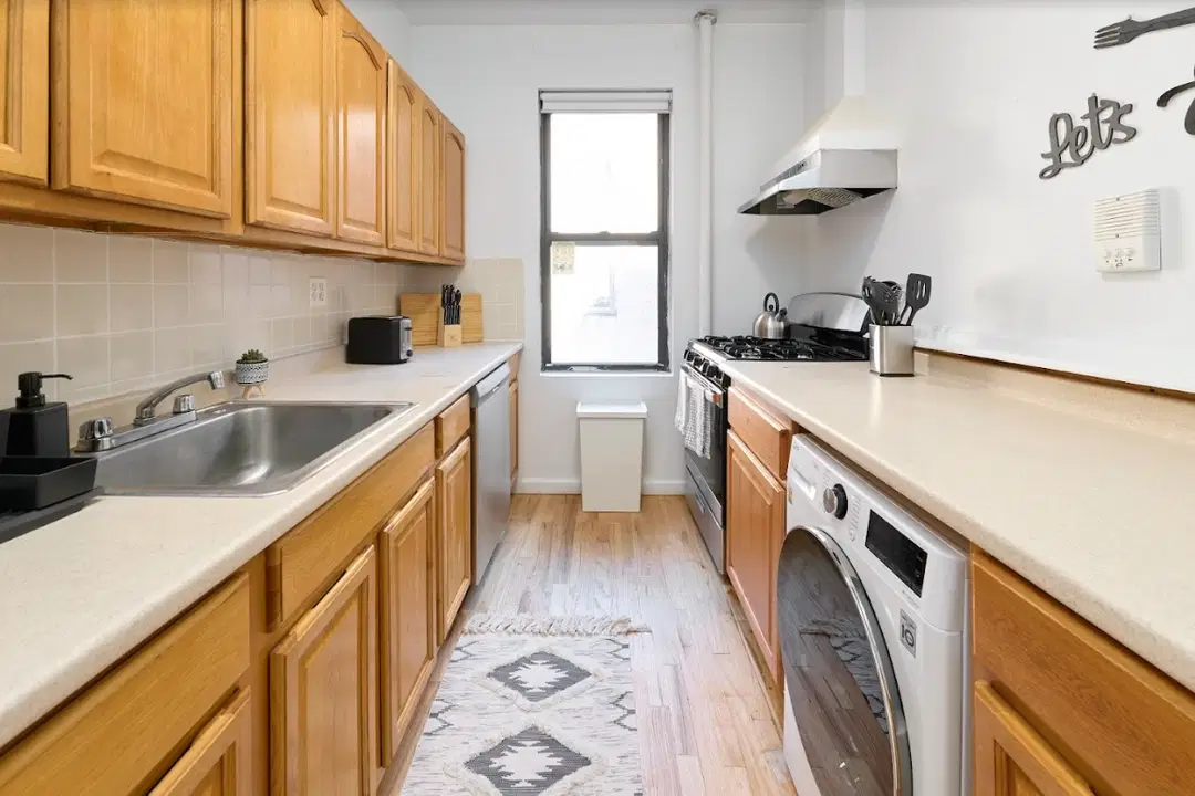 W 139th St, New York – Kitchen