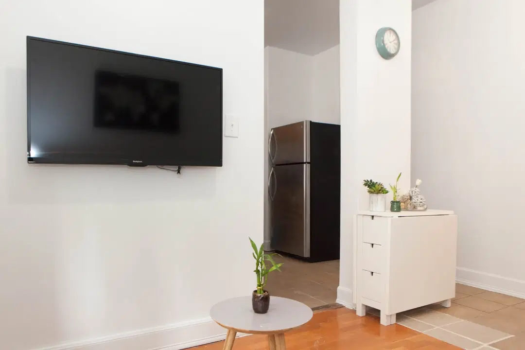 W 136th St, New York – Amenities