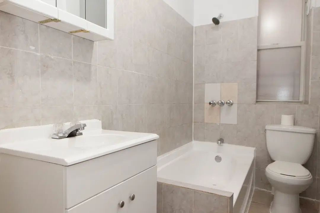W 136th St, New York – Bathroom
