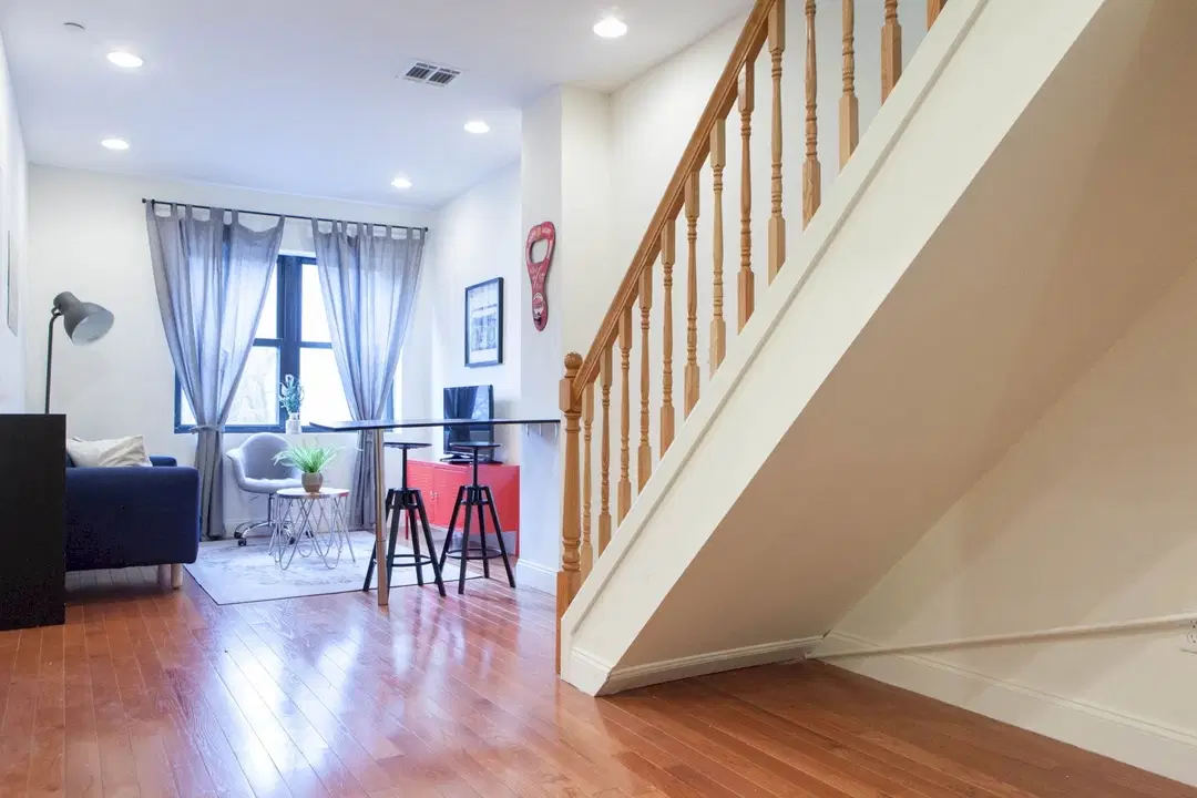 W 135th St, New York – Common Area