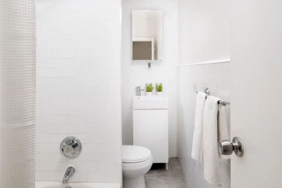 W 119th St, New York – Bathroom