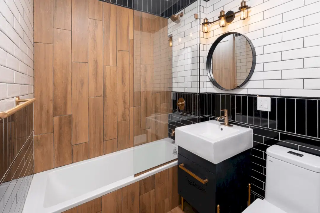 33 Troutman St, Brooklyn – Bathroom