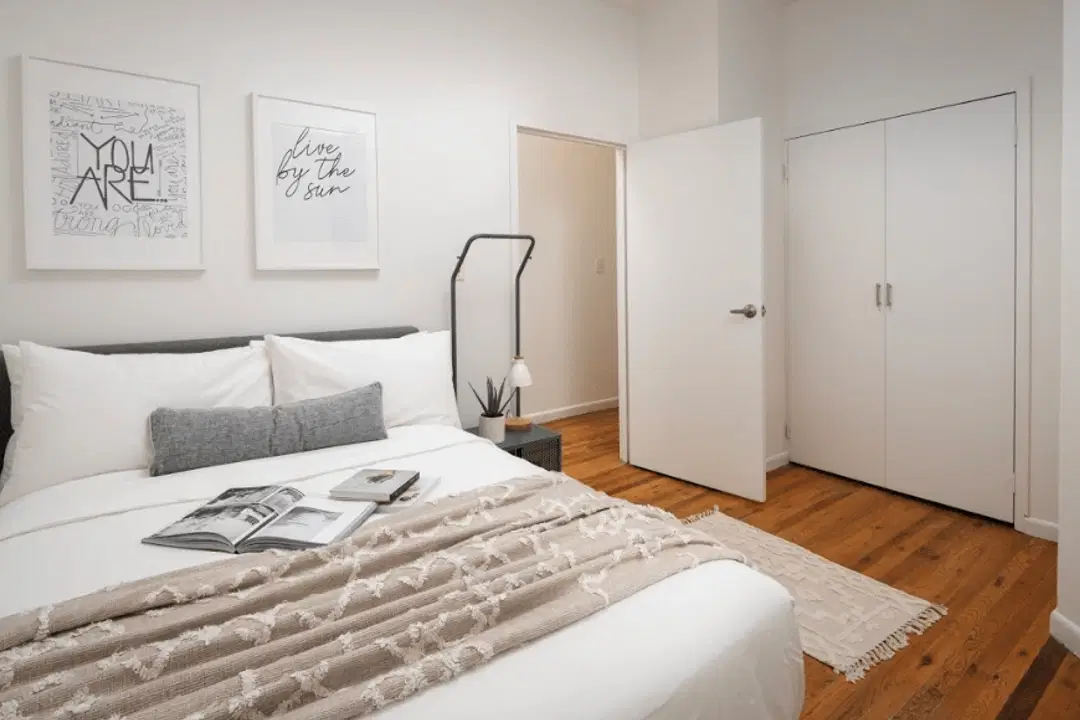 W 116th St, New York – Bedroom