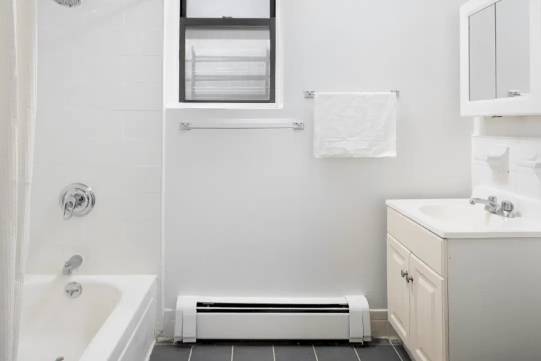 W 112th St, New York – Bathroom