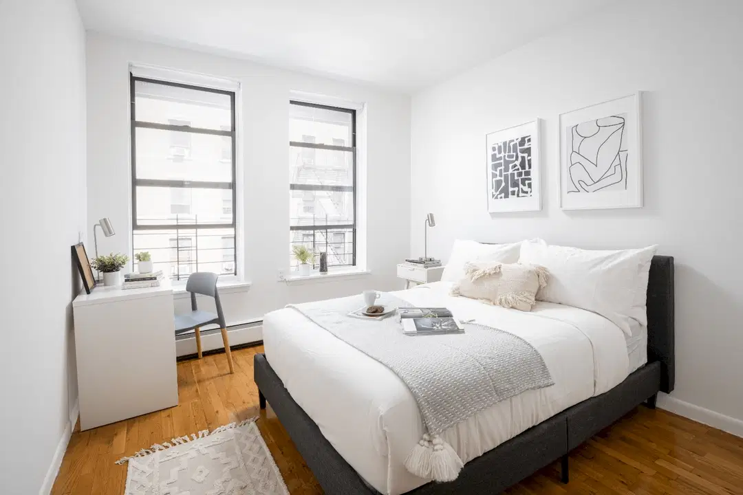 W 112th St, New York – Bedroom