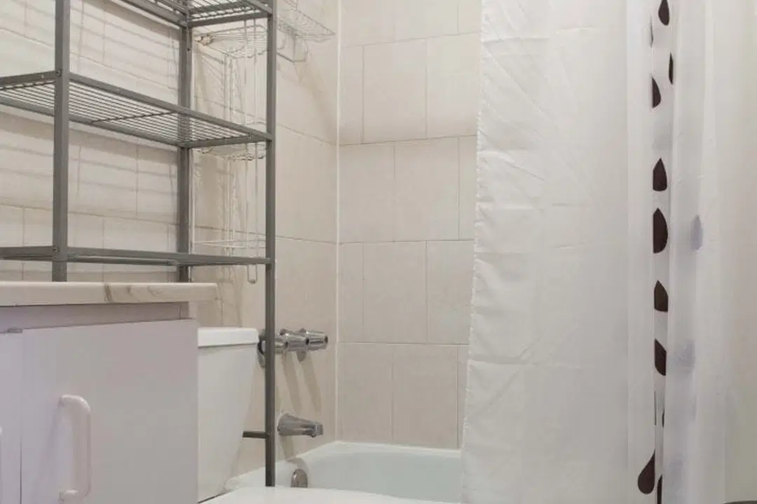 Third Ave, New York – Bathroom