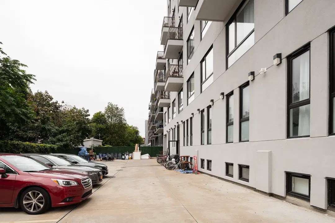 832 Lexington Ave, Brooklyn – Exterior