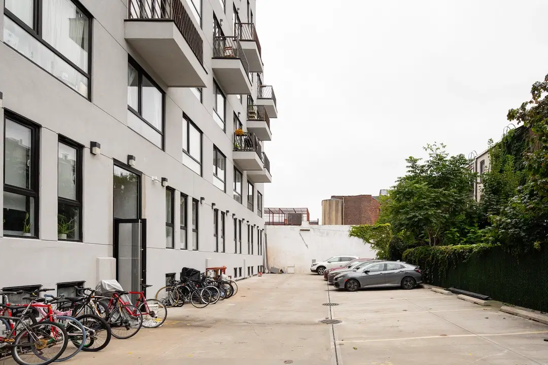 832 Lexington Ave, Brooklyn – Exterior