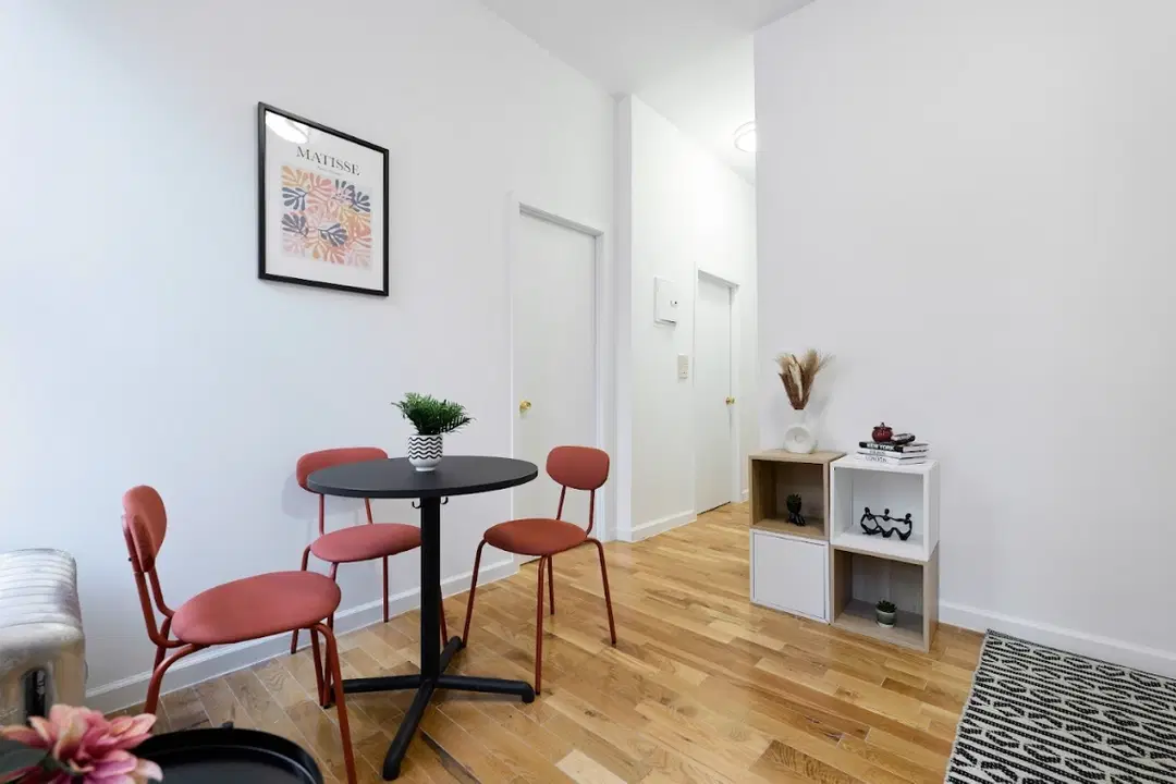 W 42nd St, New York – Common Area