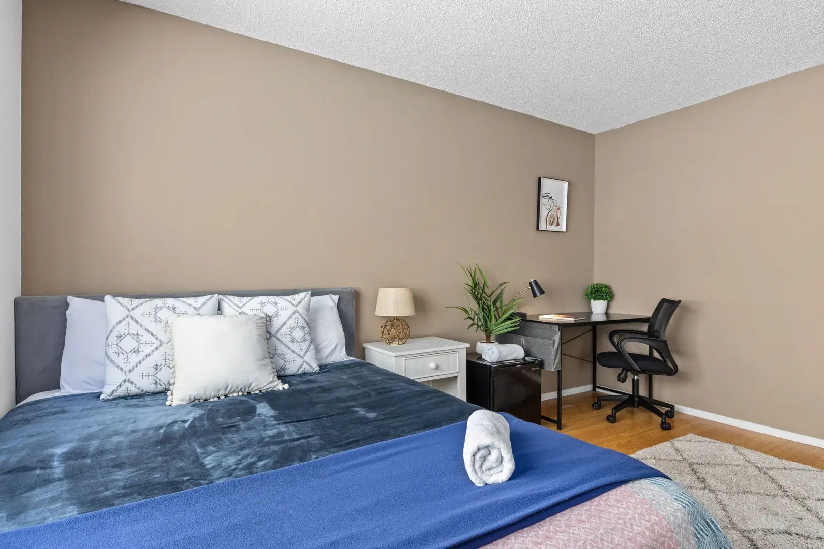 1823 Pelham, Los Angeles – Single Room in a 5 Bedroom Apartment