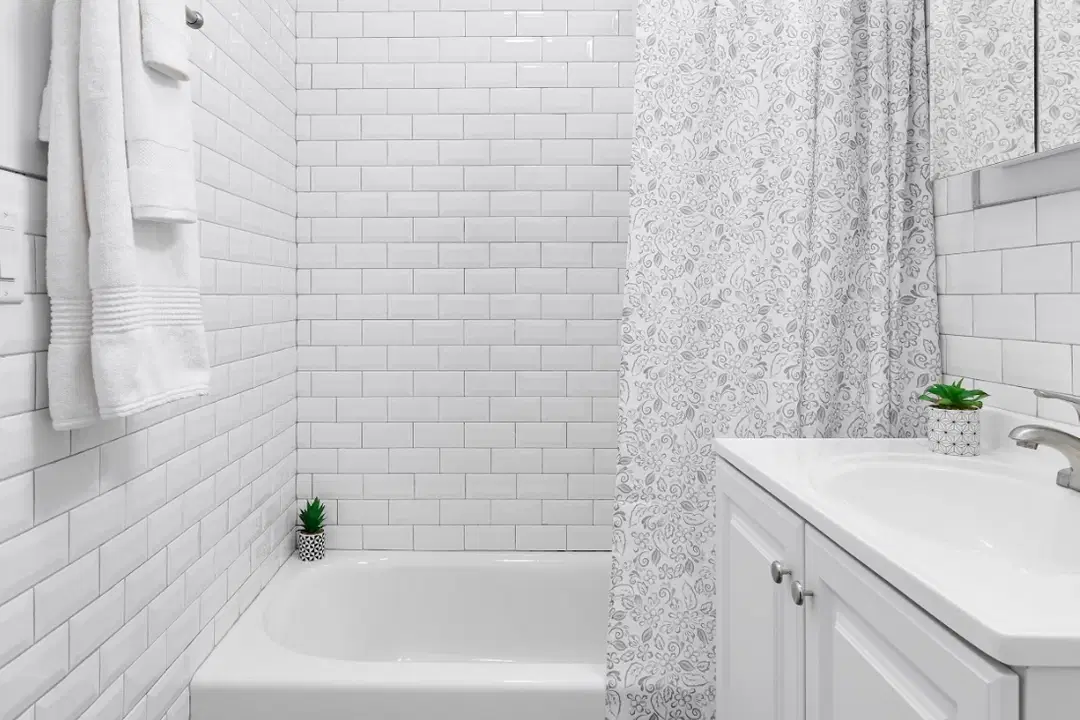 Third Ave Kips Bay, New York – Bathroom