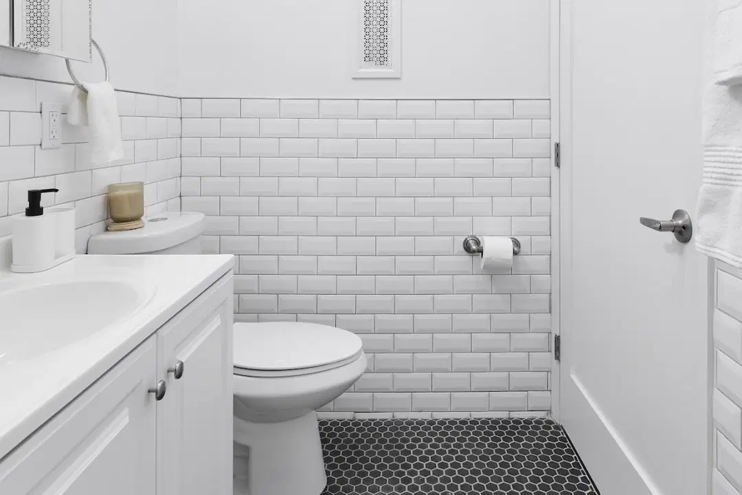 Third Ave Kips Bay, New York – Bathroom