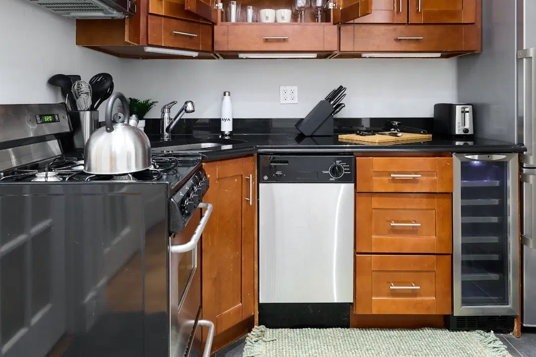 E 26th St, New York – Kitchen