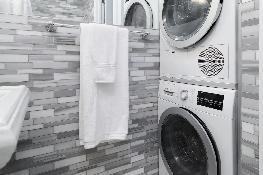 E 26th St, New York – Amenities