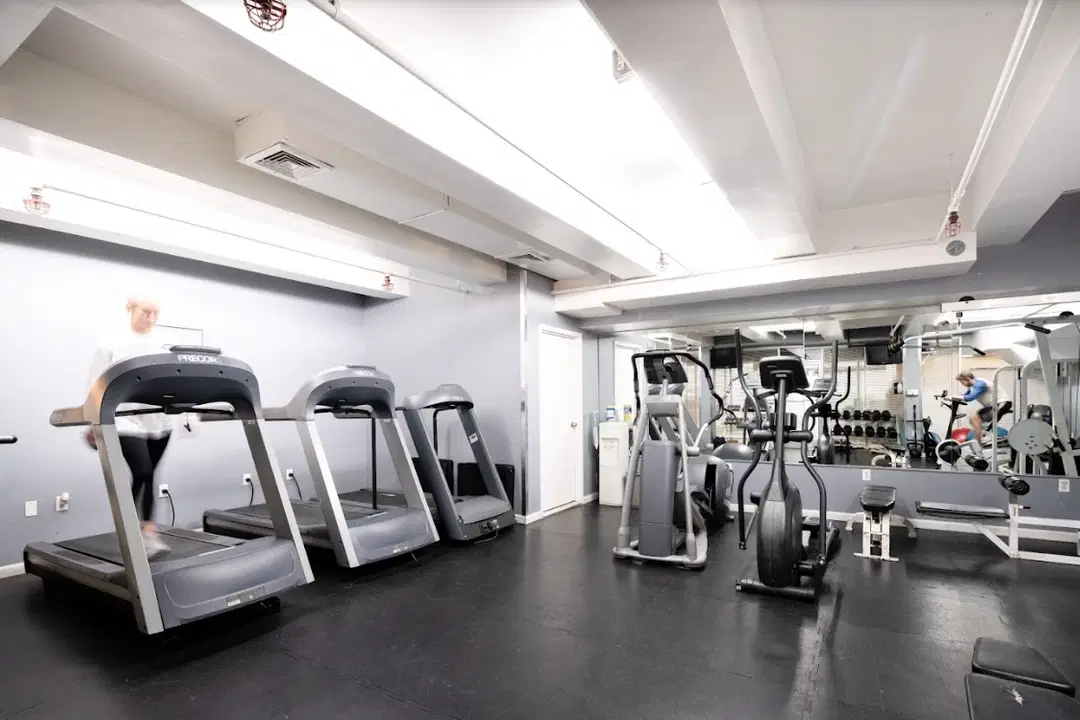 E 7th St, New York – Amenities