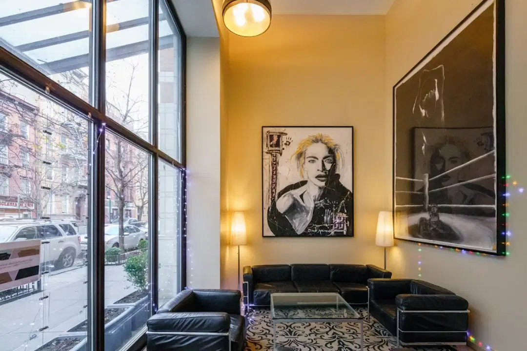 E 7th St, New York – Common Area