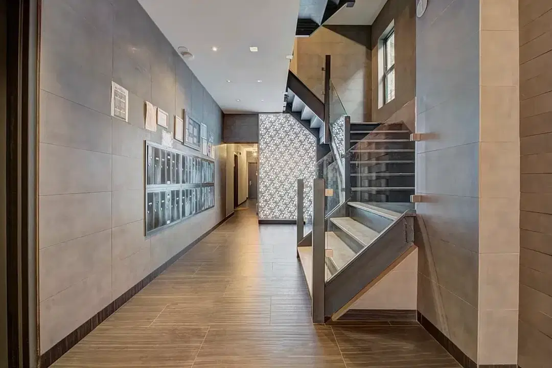 E 13th St, New York – Common Area
