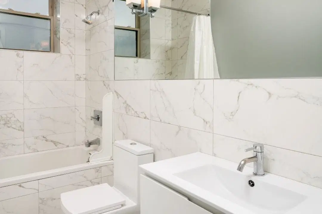 137 Hart St, Brooklyn – Bathroom