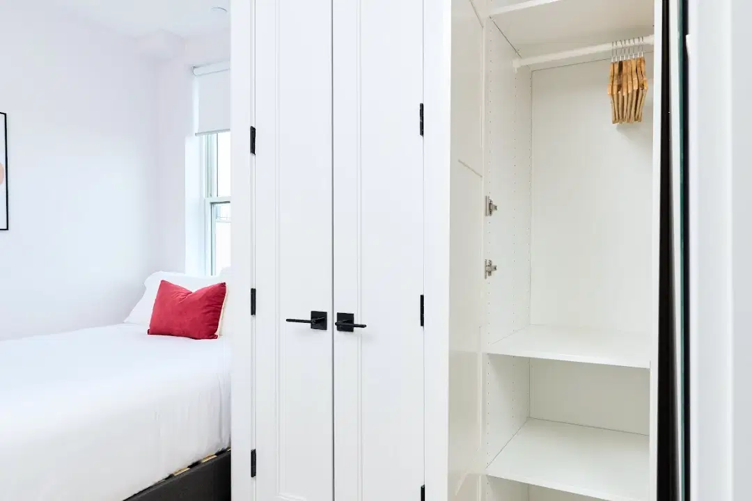 443 Graham Ave, New York – Bedroom