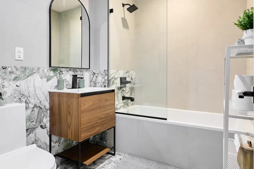 443 Graham Ave, New York – Bathroom