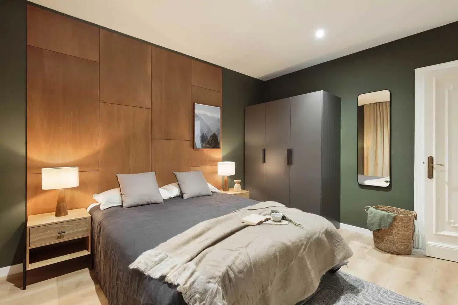 Uko 08009, Barcelona – 4 Bedrooms 2 Bathroom - (ARLET)