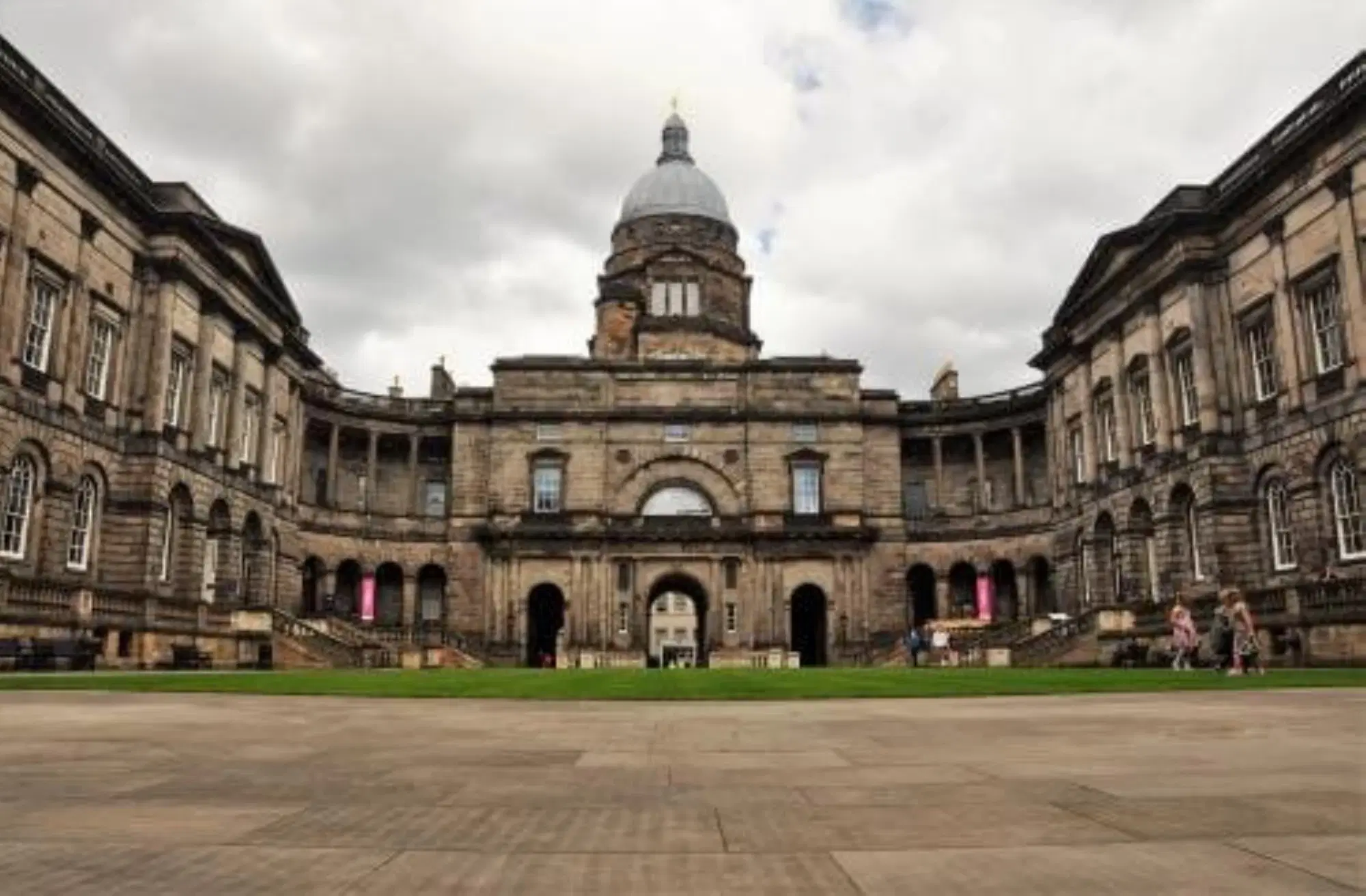 Straits Mile, Edinburgh – Exterior