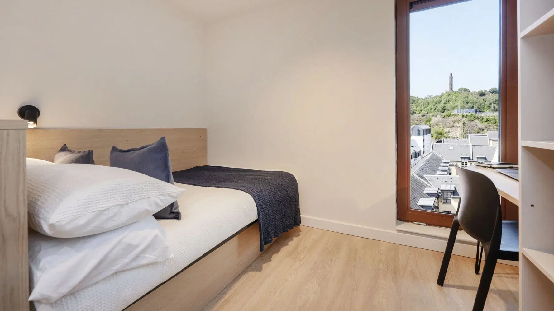Straits Mile, Edinburgh – Deluxe Studio