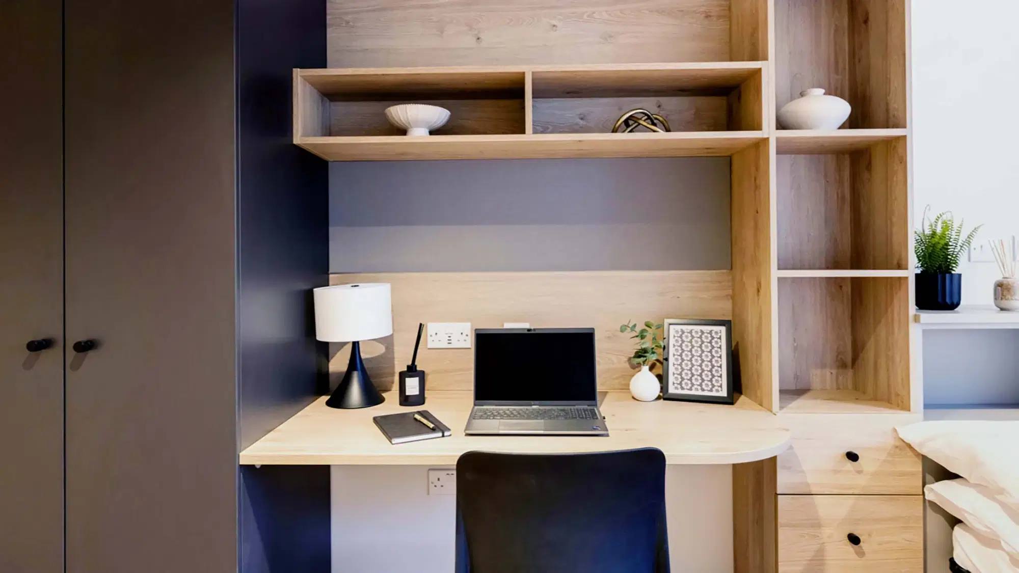 Straits Place, Edinburgh – Deluxe Studio