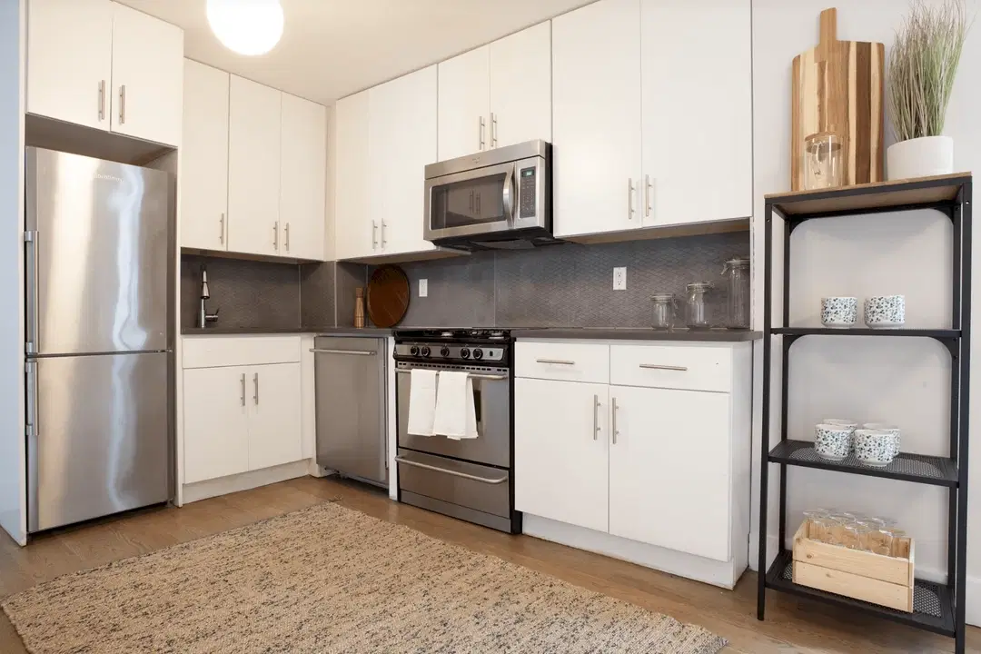 155 Meserole St, Brooklyn – Kitchen