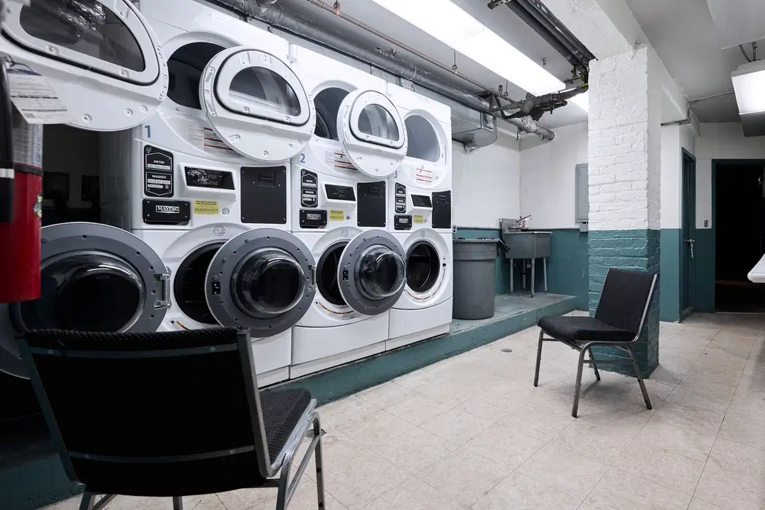 E 35th St, New York – Amenities