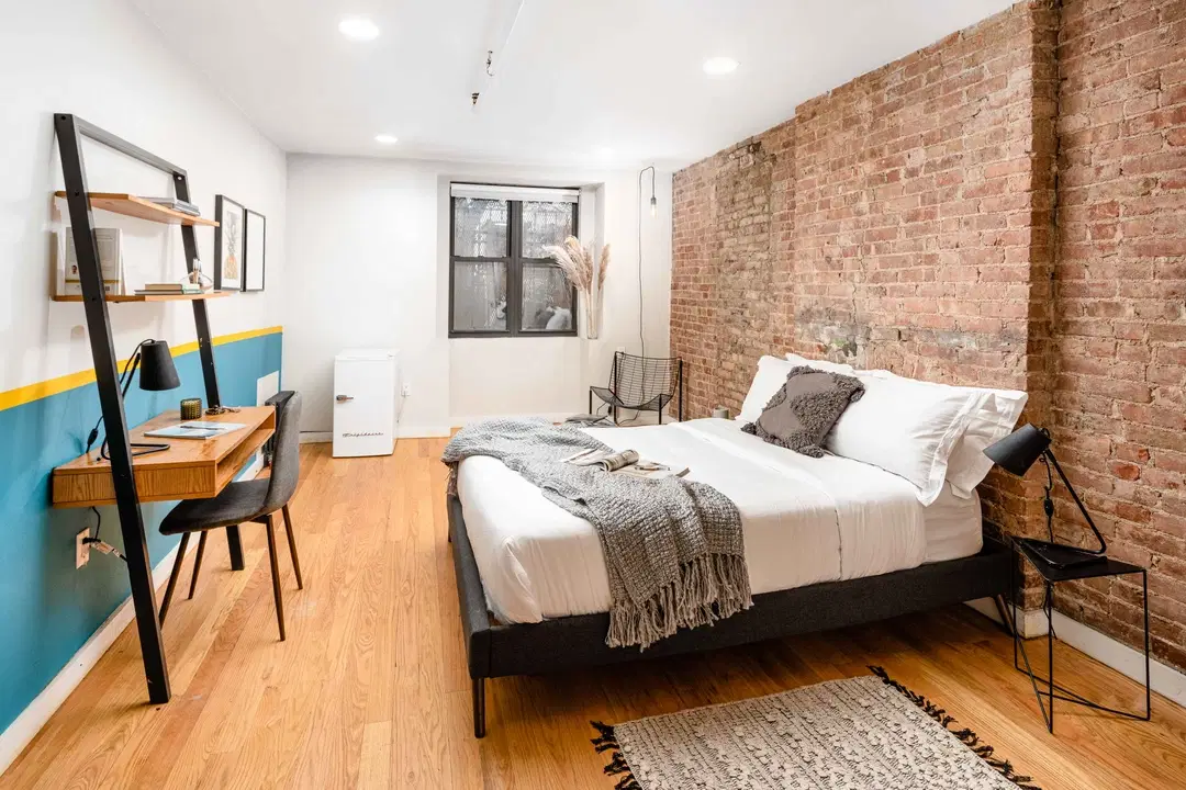W 115th St, New York – Bedroom