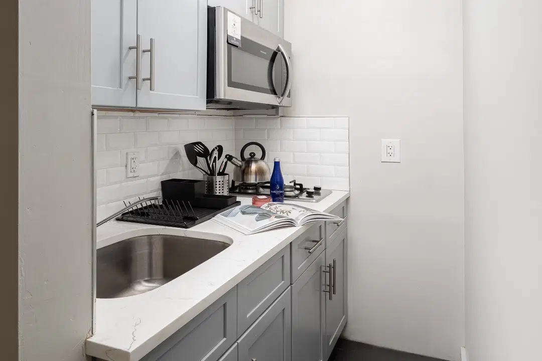 W 115th St, New York – Kitchen
