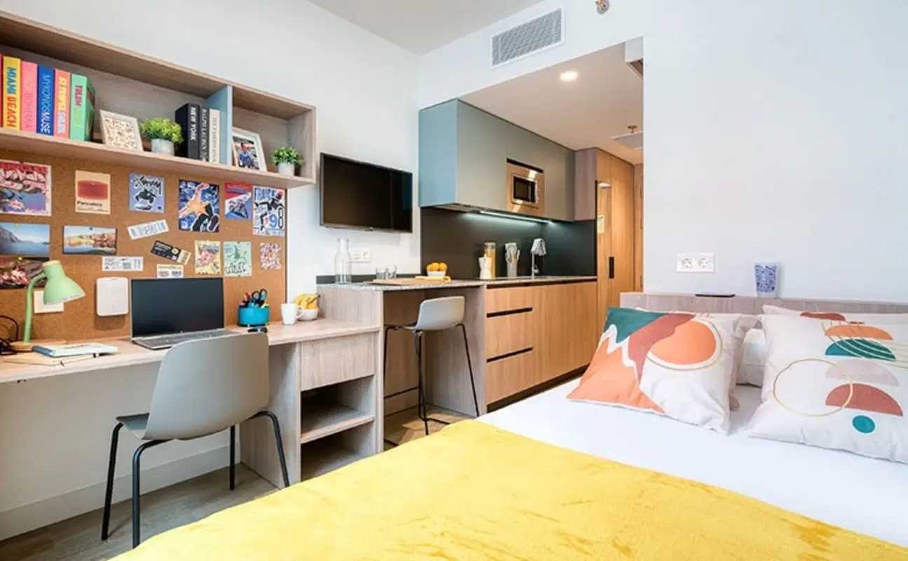 Livensa Living Barcelona Sants-Badal, Barcelona
