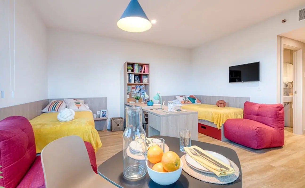 Livensa Living Barcelona Sants-Badal, Barcelona – Twin - Premium Female