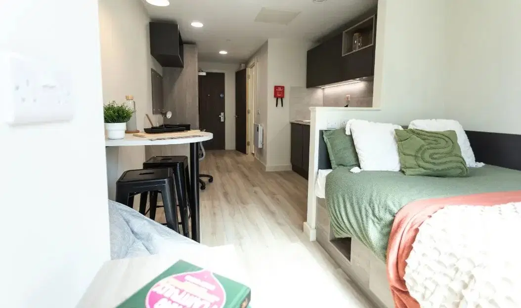 Stanley Studios, Portsmouth – Penthouse Deluxe Studio