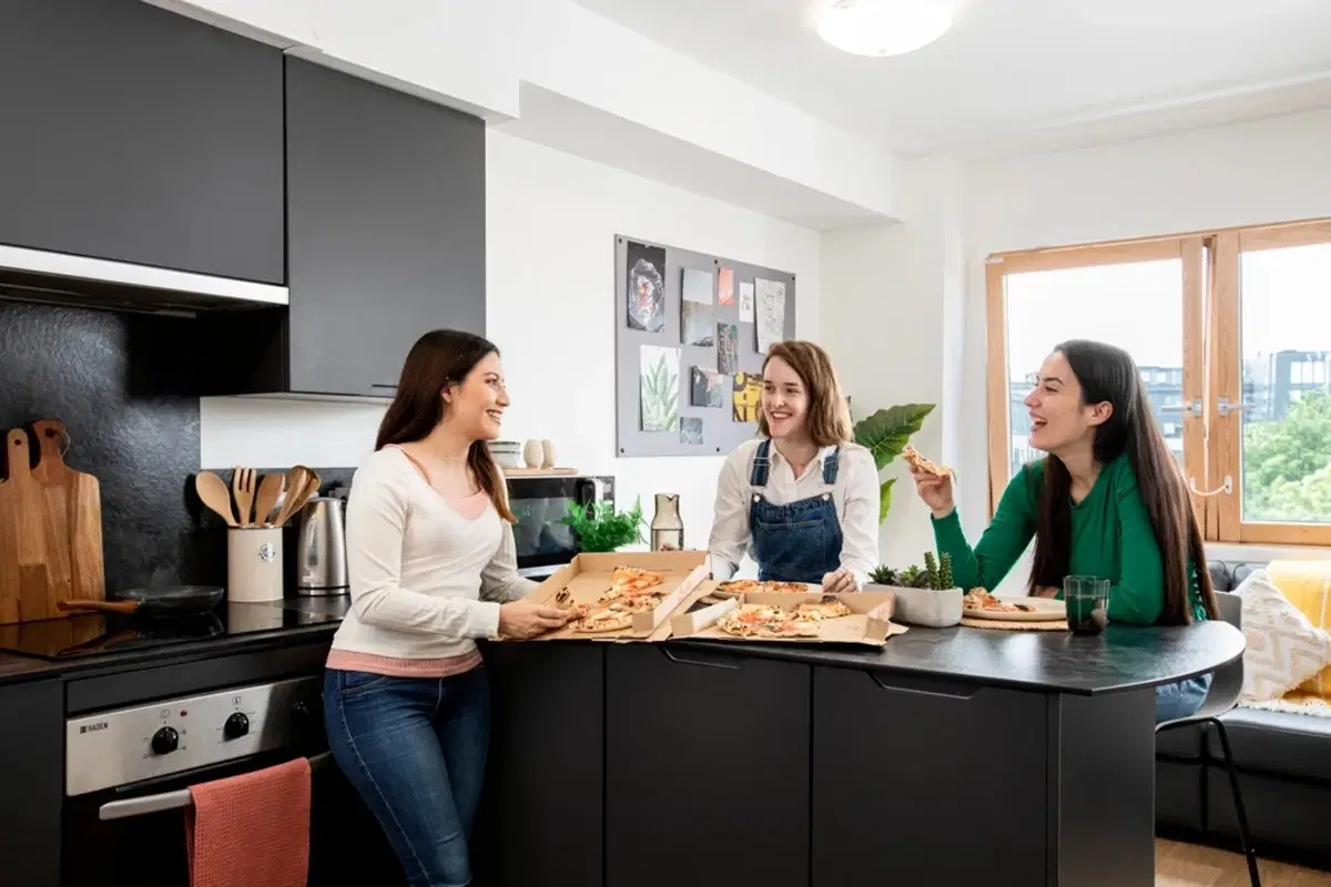 GoBritanya Piccadilly Court, London – Kitchen