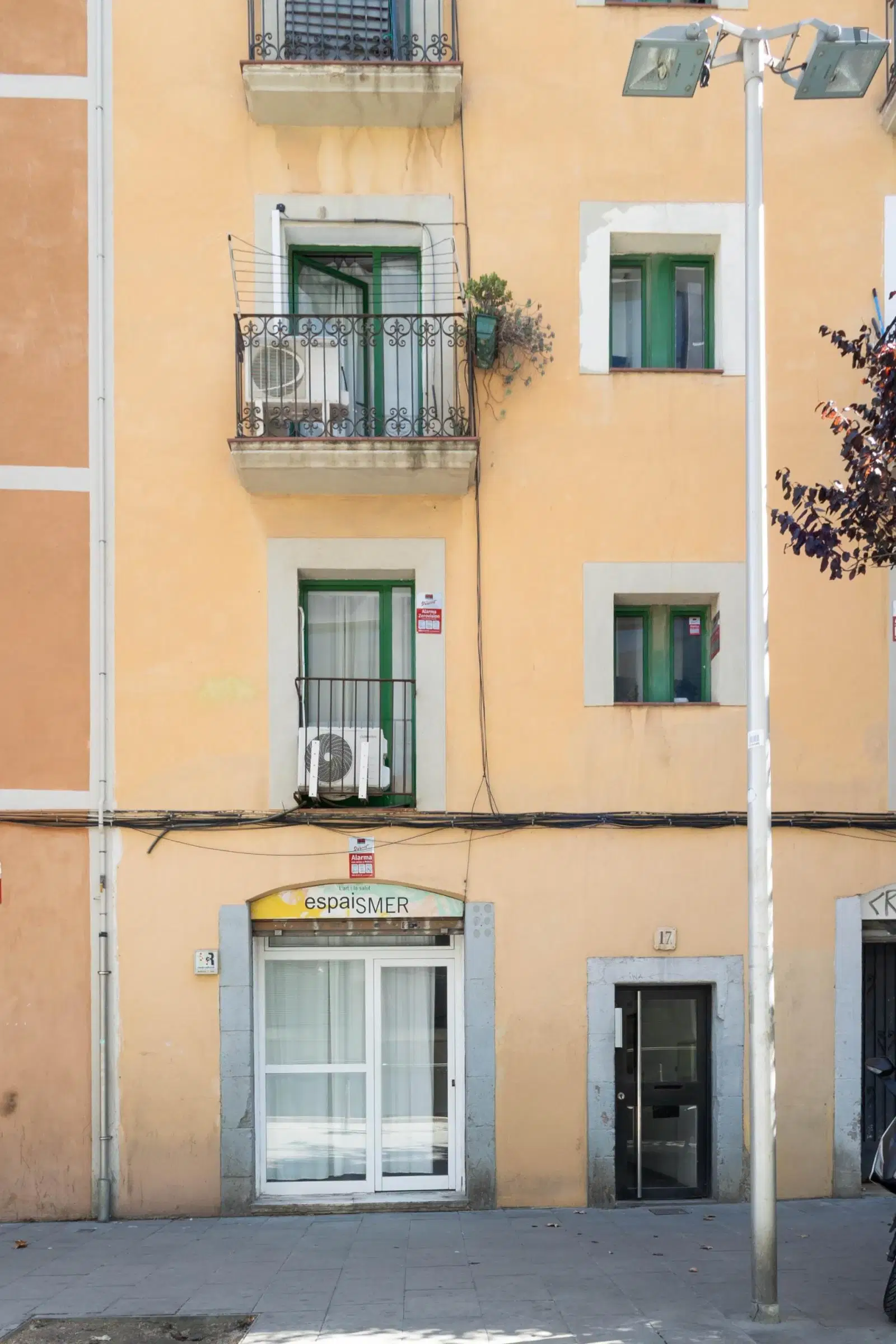 UNP 08001, Barcelona – Exterior