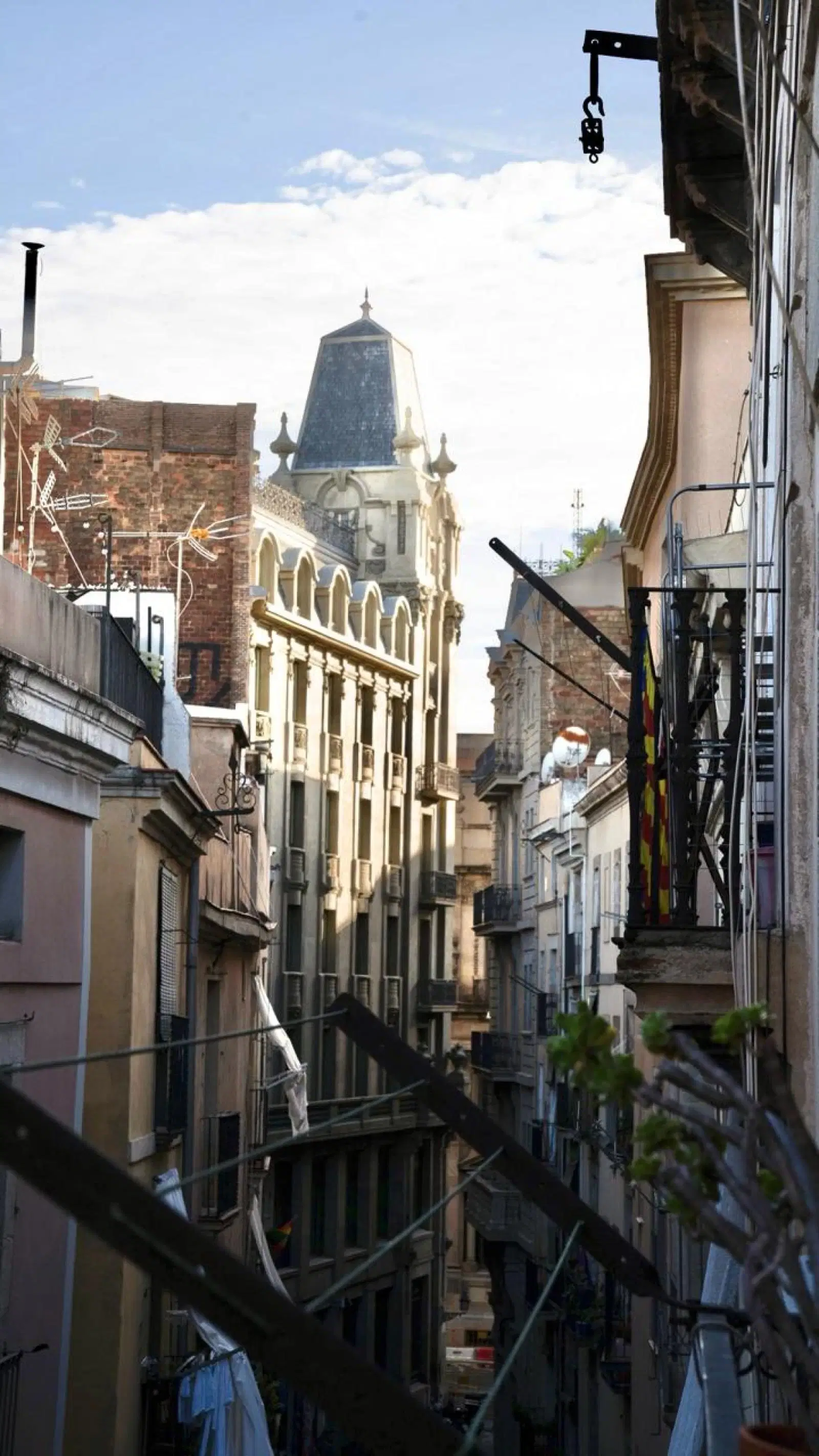 UNP 08003, Barcelona – Exterior