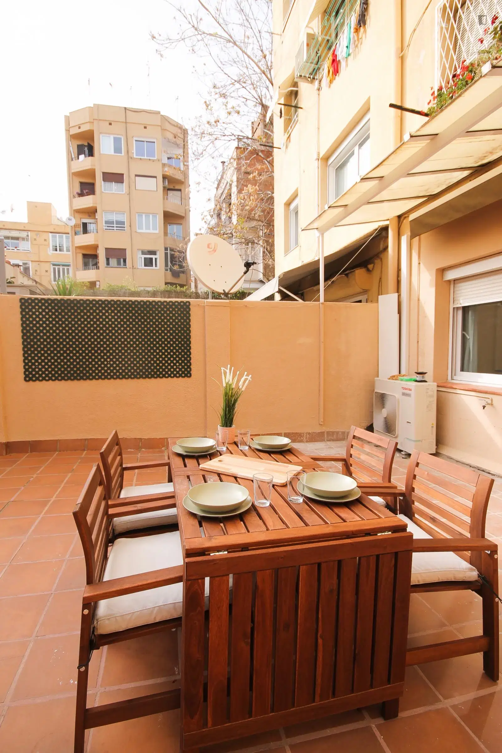 UNP 08006, Barcelona – Exterior