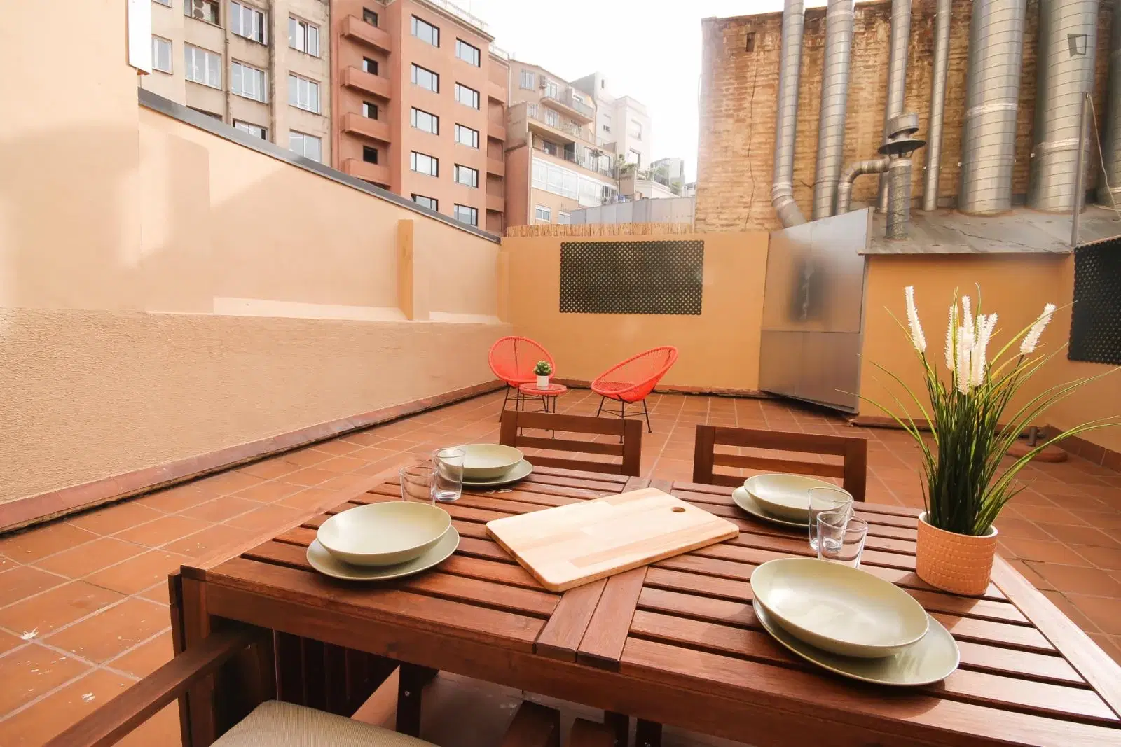UNP 08006, Barcelona – Exterior